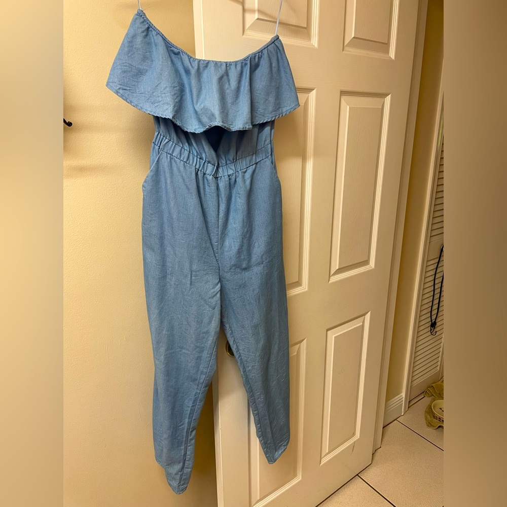 Denim sleeveless romper with pockets